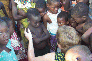 joanna-praying-for-child